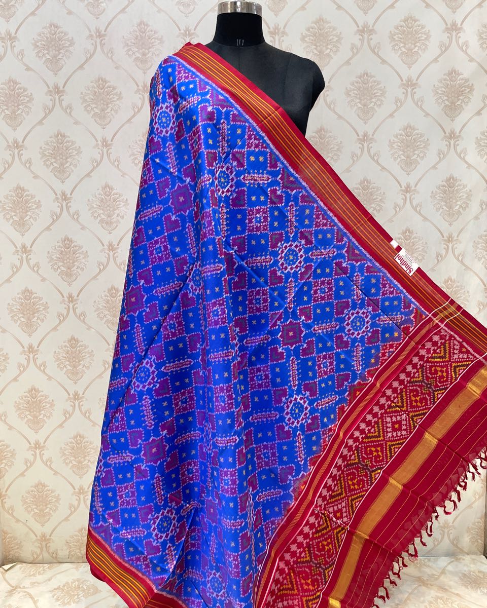 Red & Blue Manekchowk Patola Dupatta - SindhoiPatolaArt