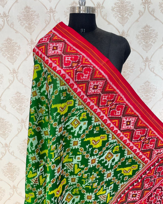 Red & Green Narikunj Patola Dupatta - SindhoiPatolaArt