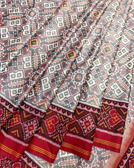 Red & White Manekchowk Patola Saree - SindhoiPatolaArt
