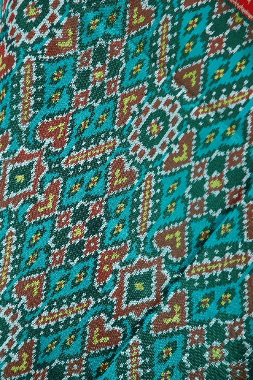 Semi double ikat dupatta in Green and Red colour with traditional Manekchowk design - SindhoiPatolaArt